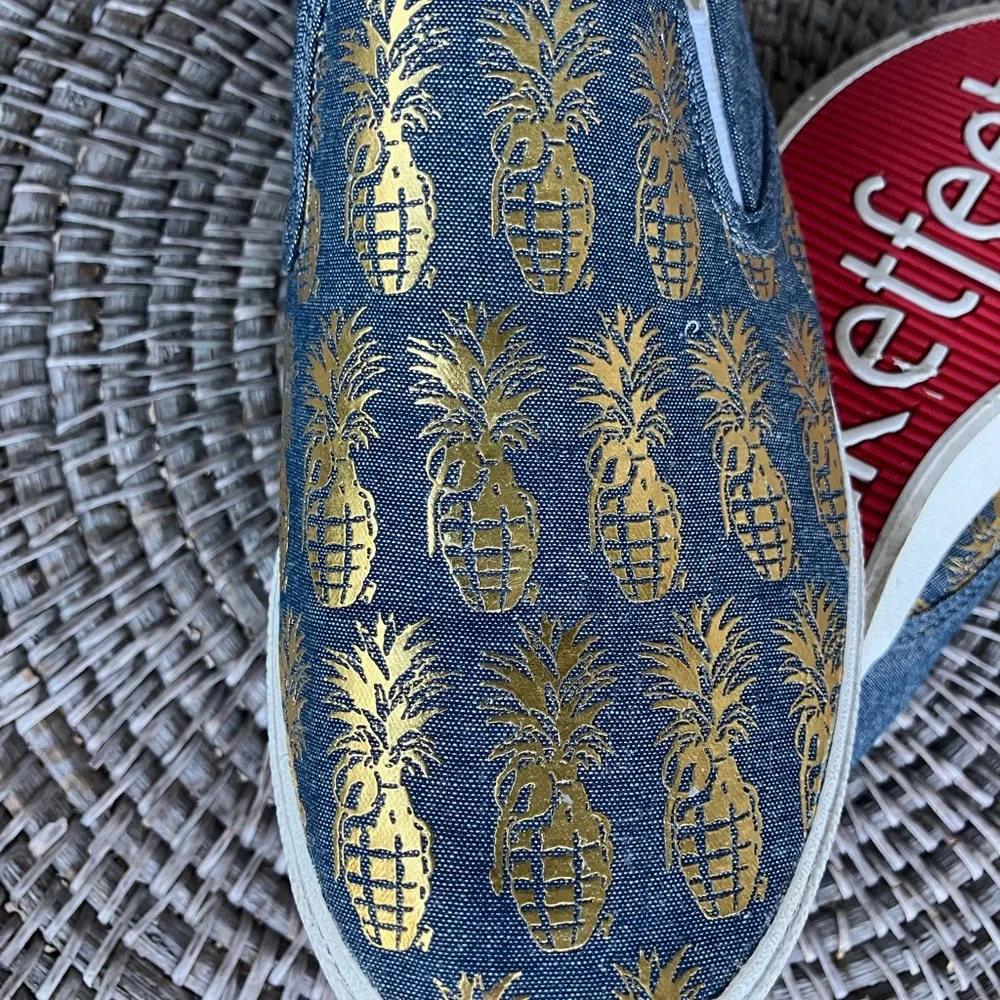 Bucket Feet Pineapple Sneakers 🍍 - Picture 4 of 5
